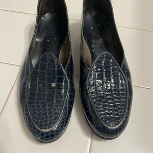 Belgian Shoes Patent Blue Crocodile 7.5 missing bows